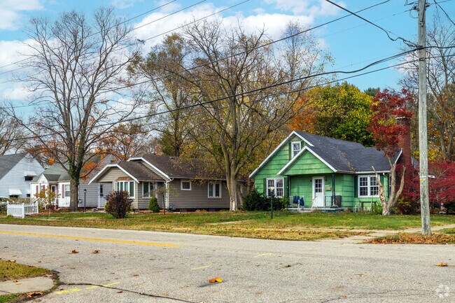 Woodlawn features a variety of home styles from the early and mid 20th century.
