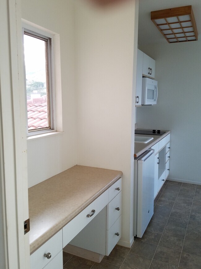 92-1365 Hauone St unit Mauka Studio Apartme, Kapolei, HI 96707 - photo 5