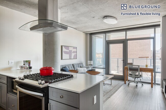 450 W Belmont Ave unit FL5-ID983, Chicago, IL 60657 - photo 7