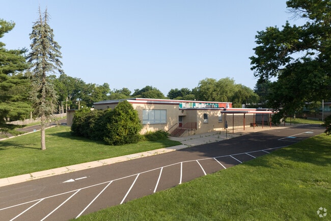 Rydal East Elementary has a student-teacher ratio of 14 to 1.
