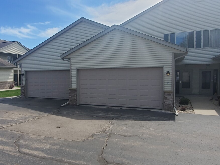 967 Roseland Dr unit 2, Kewaskum, WI 53040 - photo 1