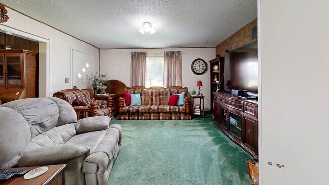 510 SE 48th St, Newton, KS 67114 - photo 2