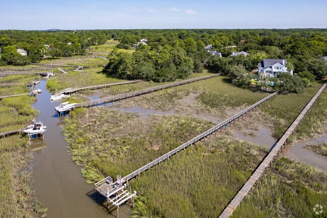 Discover coastal living in Hobcaw Creek Planation in Mount Pleasant.
