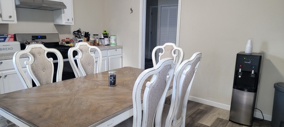 282 Allen St unit 2, New Bedford, MA 02740 - photo 1