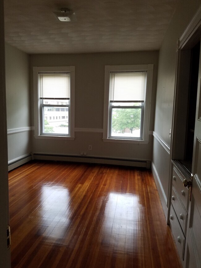 77 Walnut St unit 1, Brookline, MA 02445 - photo 3