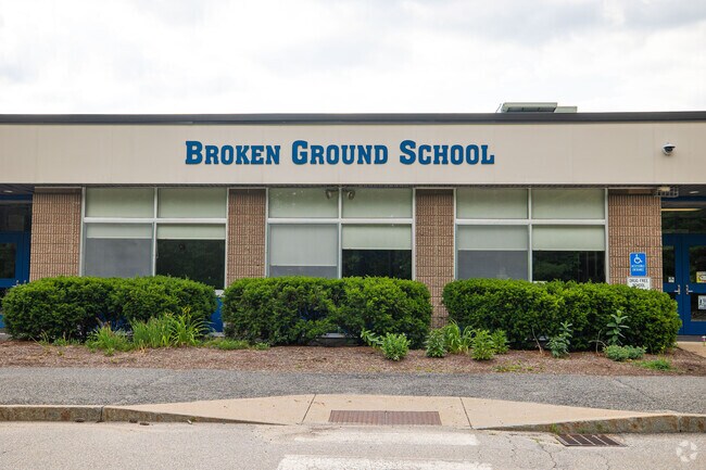 Broken Ground Elementary School in Concord, NH serves grades 3-5.