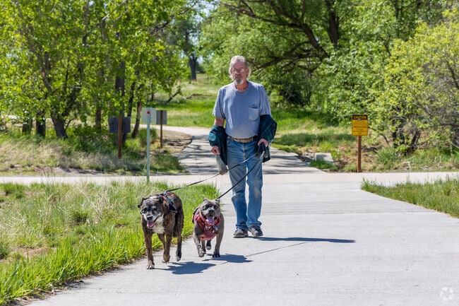 A trailhead for the 71-mile High Line Canal Trail is located along Colfax Avenue.