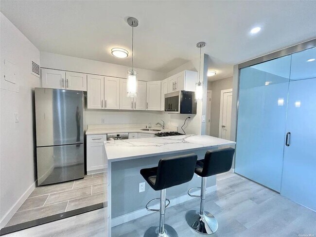 170 W 23 St unit 2Q, New York, NY 10011 - photo 5