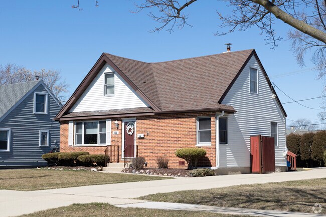 Brick cottages are a common sight in Northlake.