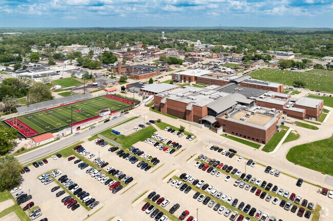 Jackson Senior High School aligns with Missouri state standards.