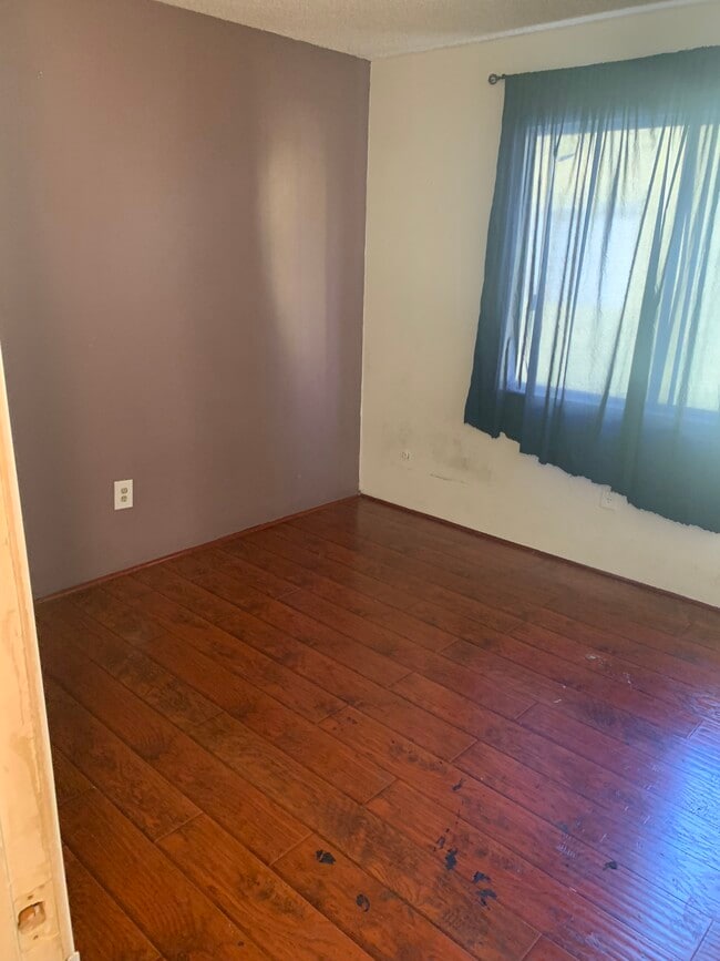 6151 Reseda Blvd unit 5, Tarzana, CA 91335 - photo 2