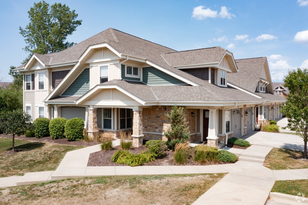 Falcon Glen, Greenfield, WI 53228 - photo 1