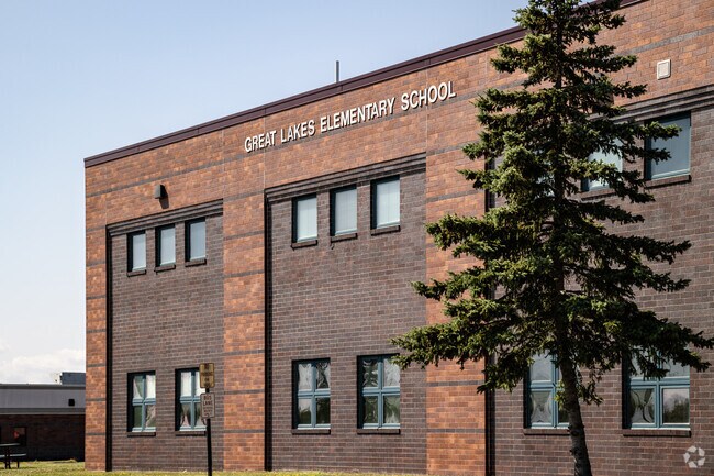 Great Lakes Elementary serves Superior Wisconsin students grades K through five.