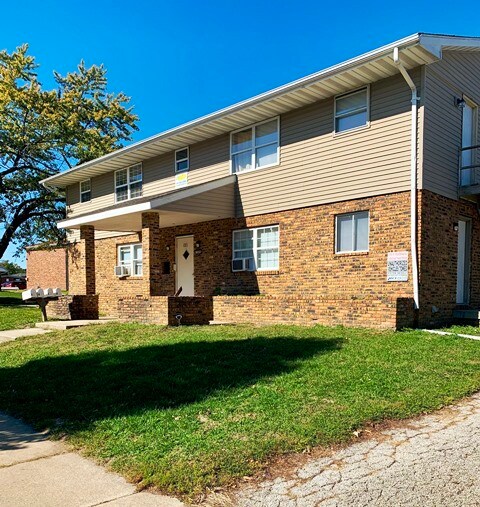 108 W Shelbourne Dr, Normal, IL 61761