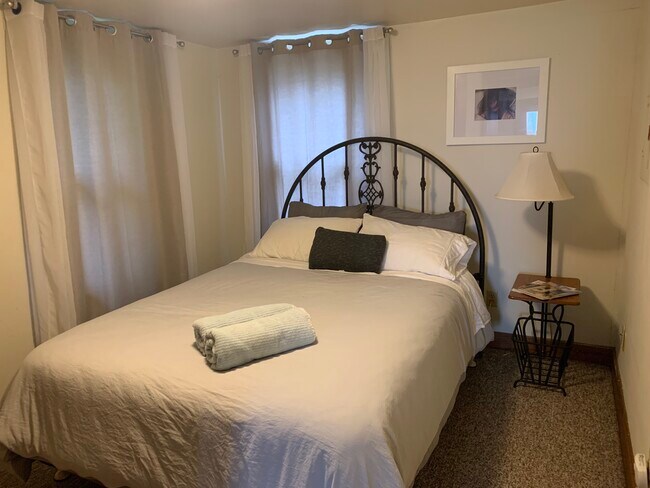 505 S Rogers St unit 2, Bloomington, IN 47403 - photo 3