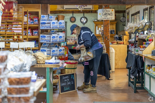 Tabora Farms features a farm market, deli soups, preserves, and fresh-baked goods.