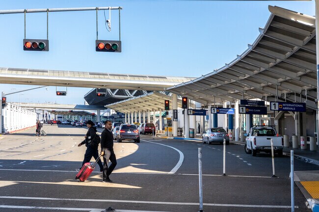 Dimond air travelers are just 8 miles from the Oakland International Airport.