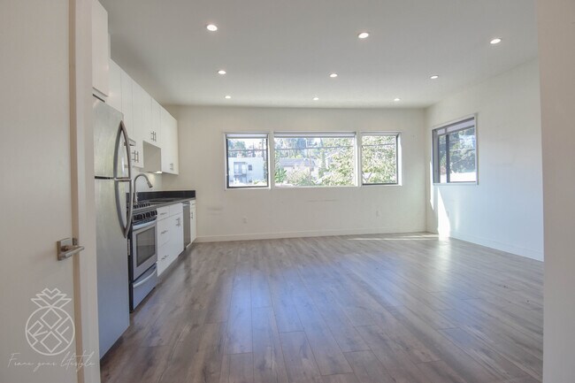 905 Parkman Ave unit 905.5, Los Angeles, CA 90026 - photo 2