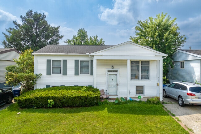Split-level homes are common in the Oriole Heights neighborhood.