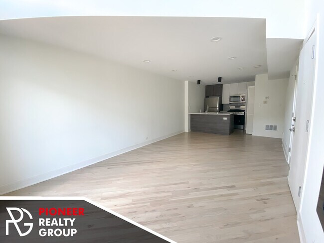 1014 W Grace St unit 954-C101, Chicago, IL 60613 - photo 3