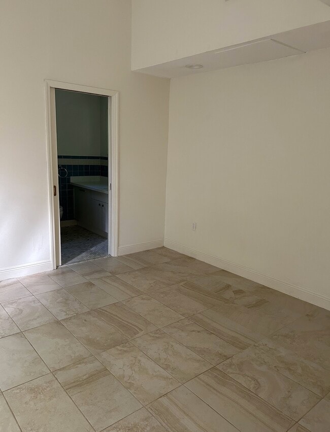 Master Bedroom (downstairs)