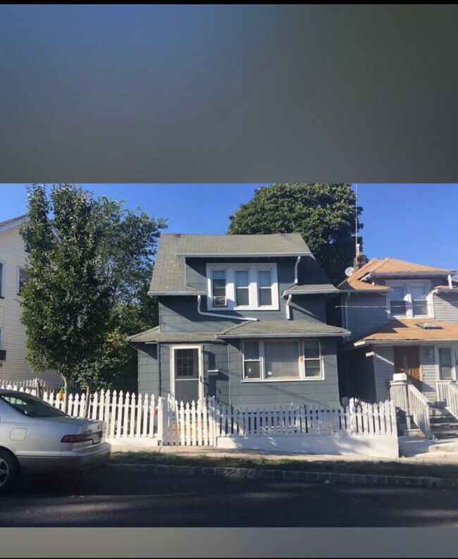 21 Elm St, West Orange, NJ 07052