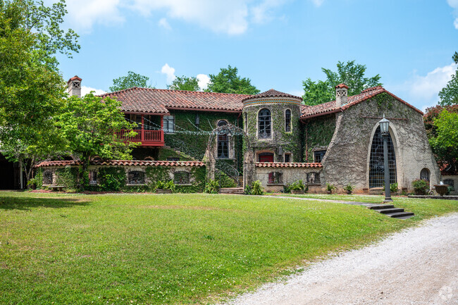 Gabrella Manor is a wedding venue, with a rich history in Roebuck.