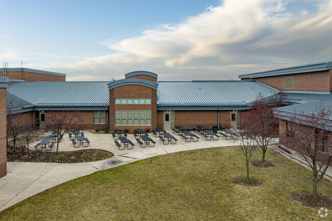 Outdoor lunch area at Discovery Middle School.
