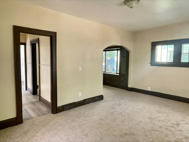 1022 Herberich Ave, Akron, OH 44301 - photo 3