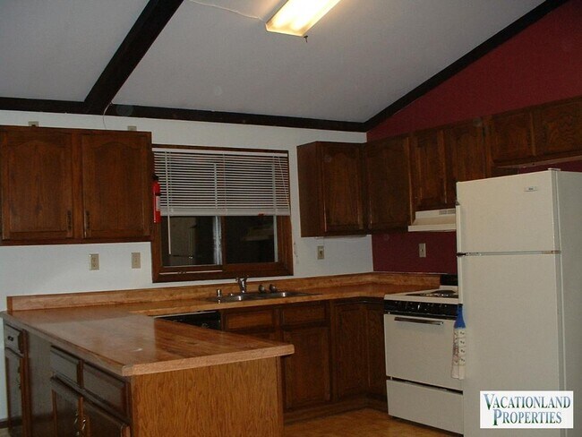 8001 Sunset Ave unit 3, Lake Tomahawk, WI 54539 - photo 4