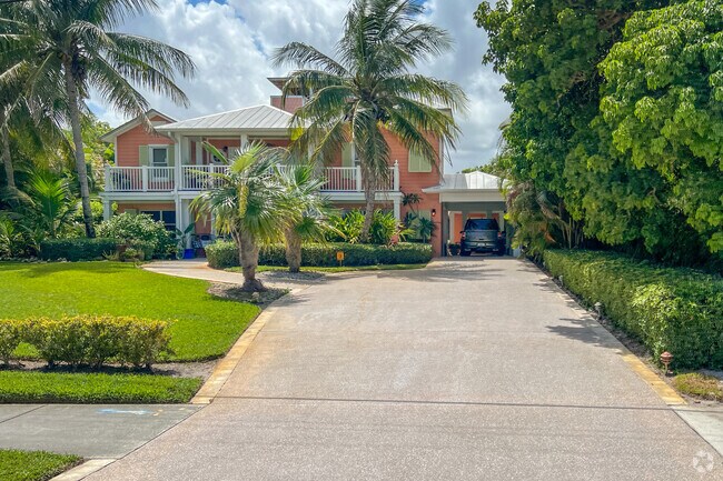 Jensen Beach single family homes have large driveways and big front yards.