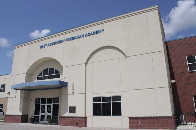 East Ascension High School in Ascension Parish, Gonzales has a student-teacher ratio of 14 to 1.