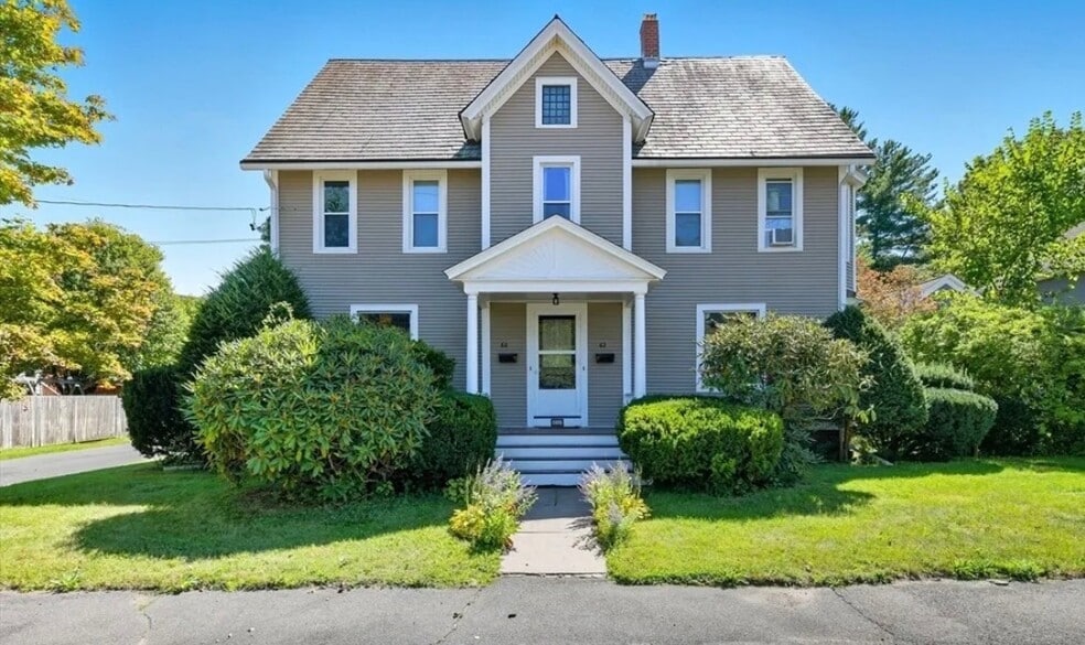 62 Maple St unit Upper Level in Duple, Easthampton, MA 01027 - photo 1