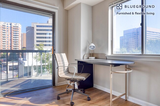 1425 S Eads St unit FL5-ID602, Arlington, VA 22202 - photo 4