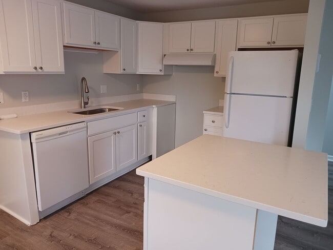 264-264 George Waterman Rd unit 262 -264 George Wate, Johnston, RI 02919 - photo 2