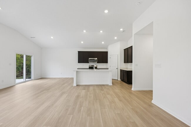 4702 Little Pearl Ln, Indianapolis, IN 46235 - photo 4