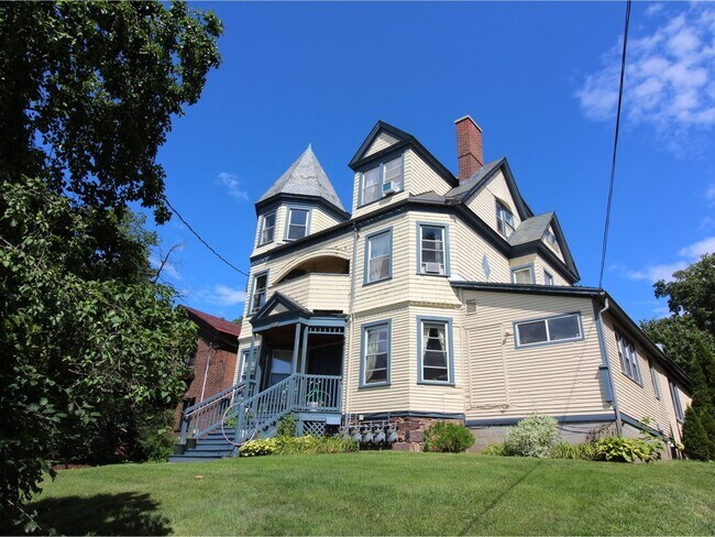 250 S Union St unit 4, Burlington, VT 05401 - photo 4