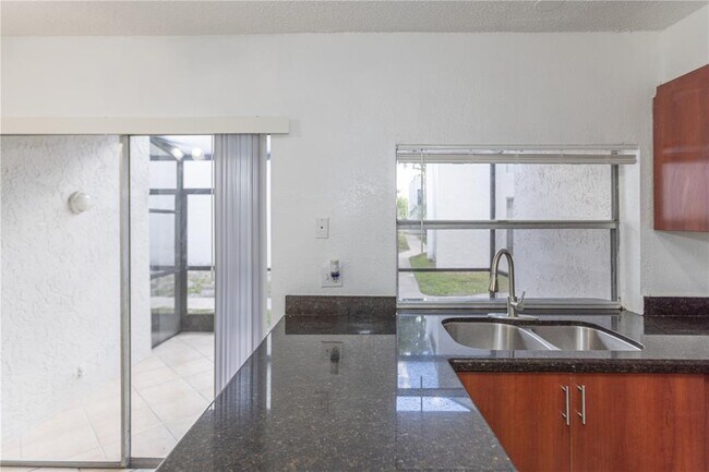 4415 Treehouse Ln, Tamarac, FL 33319 - photo 6