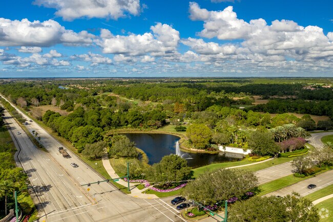 Drive off the main roadway to play golf in the Mirasol neighborhood of Palm Beach Gardens, FL.