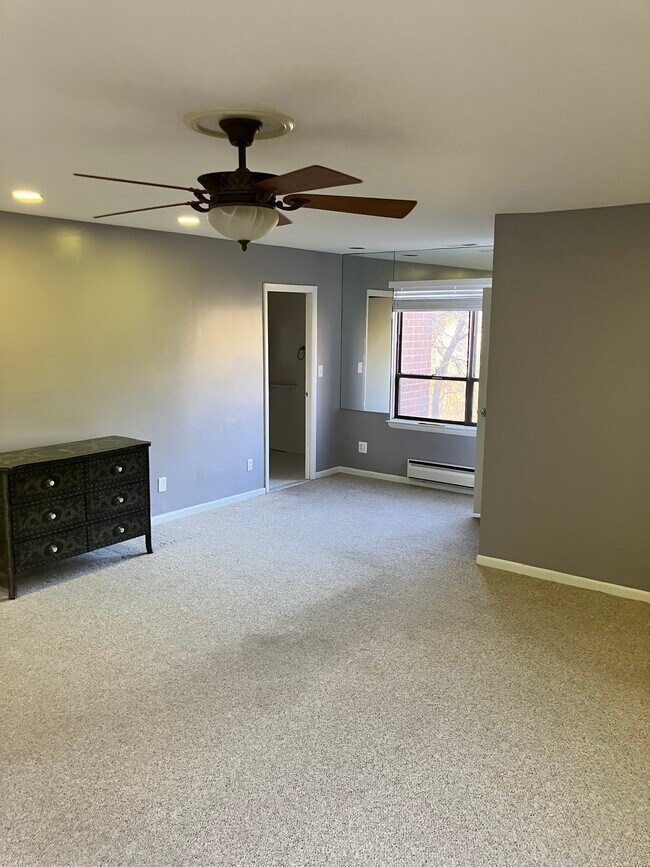 Elmont Condominium unit 208, Baltimore, MD 21215 - photo 4