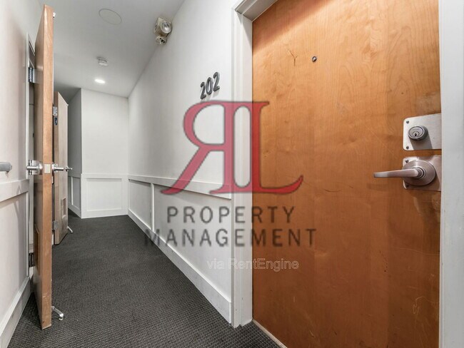 1131 N High St unit 202, Columbus, OH 43201 - photo 4