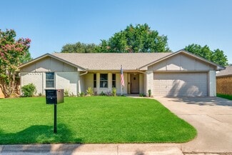 1015 De Pauw Dr, Arlington, TX 76012