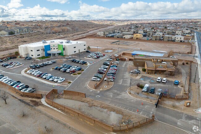 Near major neighborhoods The Ask Academy is easily accessible.
