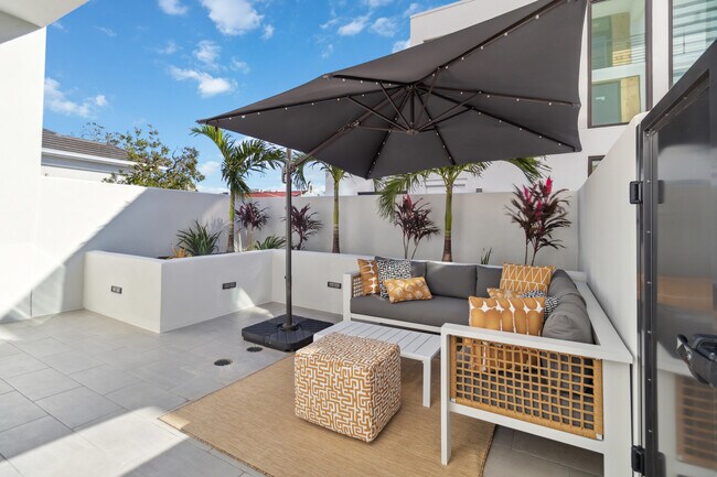 1558 4th St unit 208, Sarasota, FL 34236 - photo 2