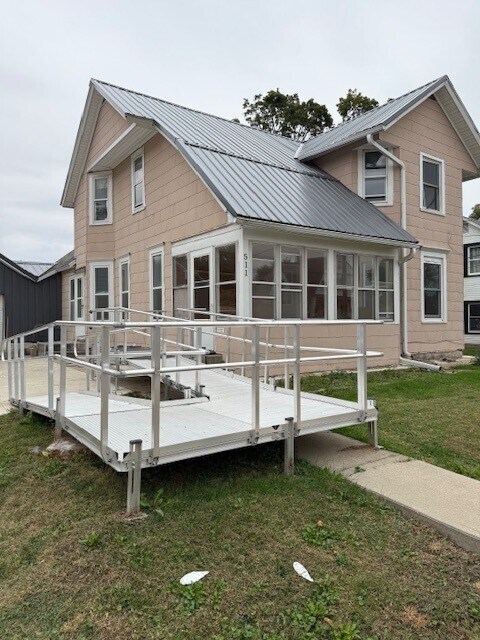 511 E Main St, Morrison, IL 61270