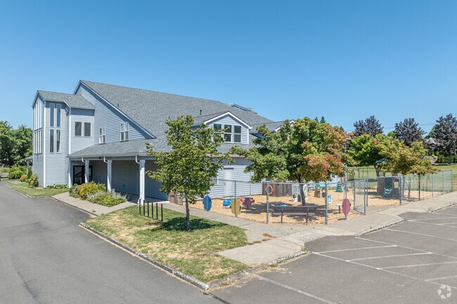 Spring Mountain Christian Academy is a private school serving grades K-12 in Sunnyside.