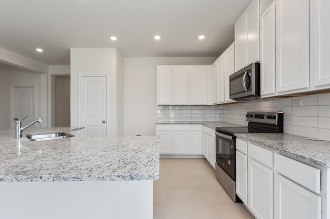 15535 Electra Cir, San Antonio, TX 78245 - photo 6