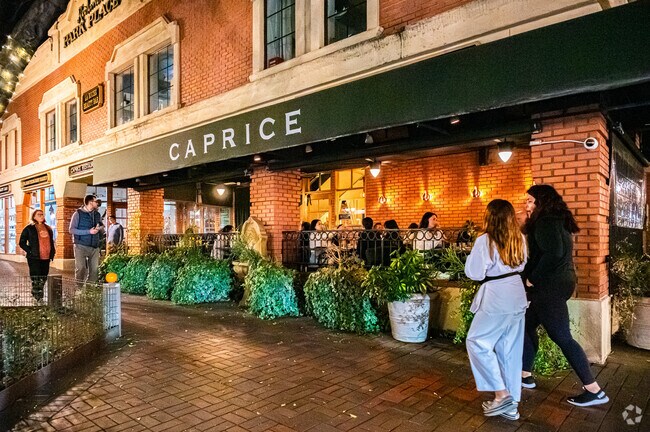 North Redlands locals enjoy the nightlife and restaurants in Downtown Redlands.