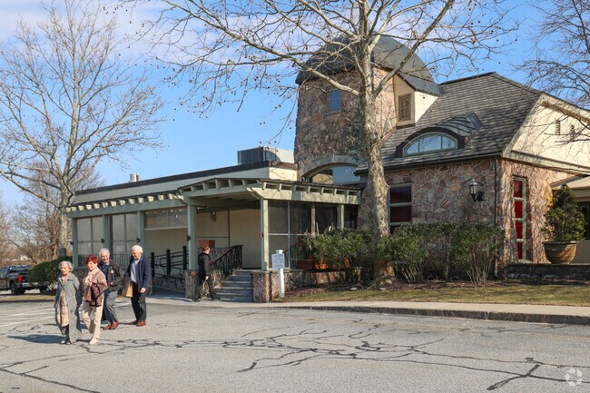 Shakerhill residents crave the taste of the upscaled food at nearby Café Escadrille.