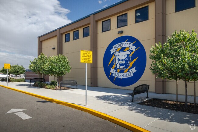 Rosedale Middle School in Bakersfield features a dedicated area for students to be dropped-off.